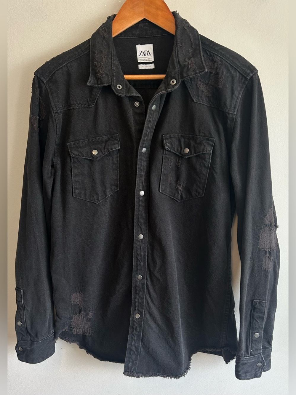 Zara Ripped Denim Overshirt Mens L Relaxed Fit Black Snap Button Trucker